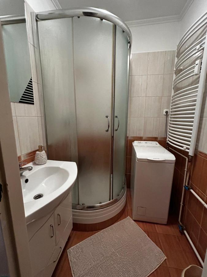 Backstage Apartment Gyor Bagian luar foto