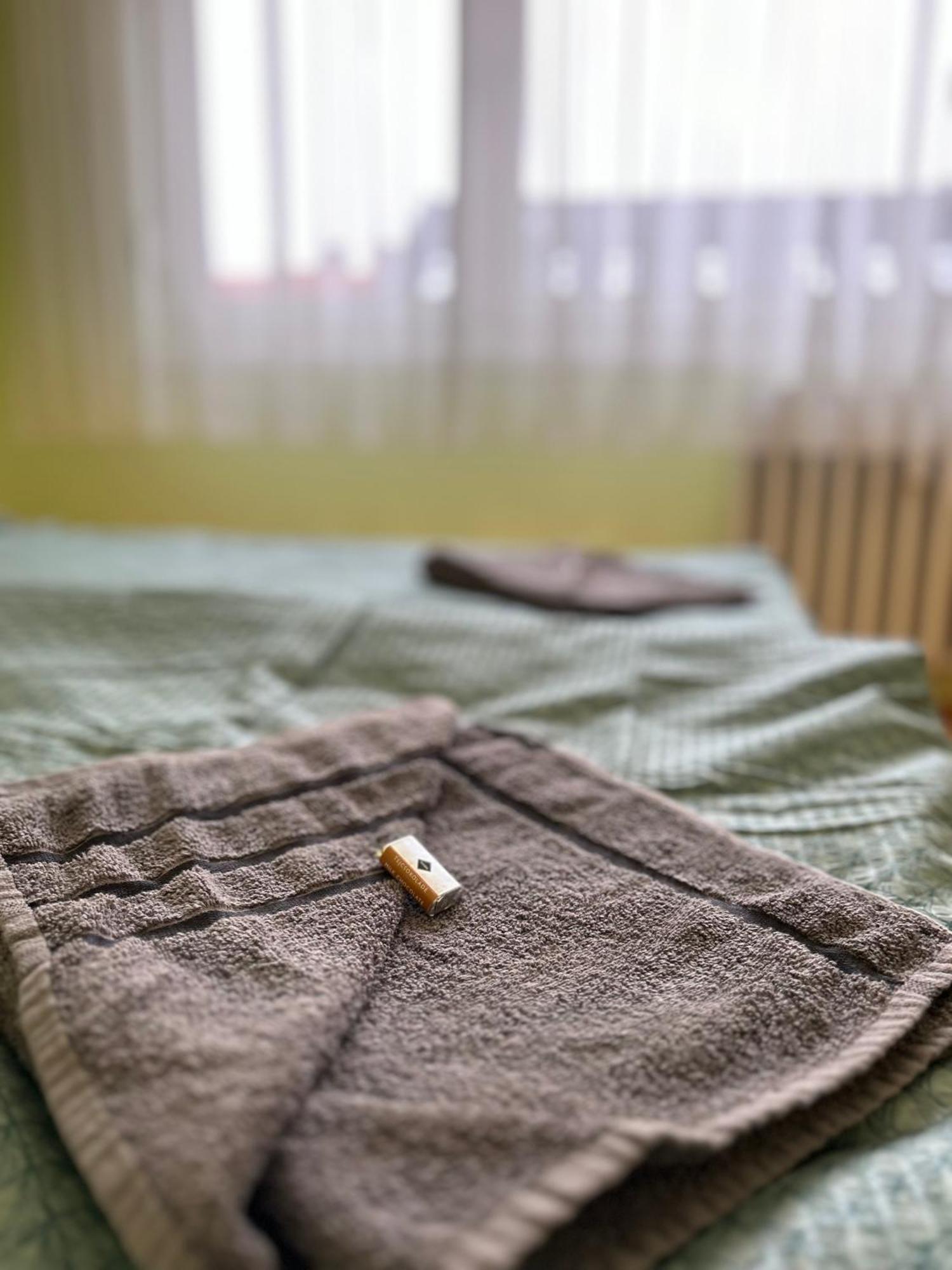 Backstage Apartment Gyor Bagian luar foto