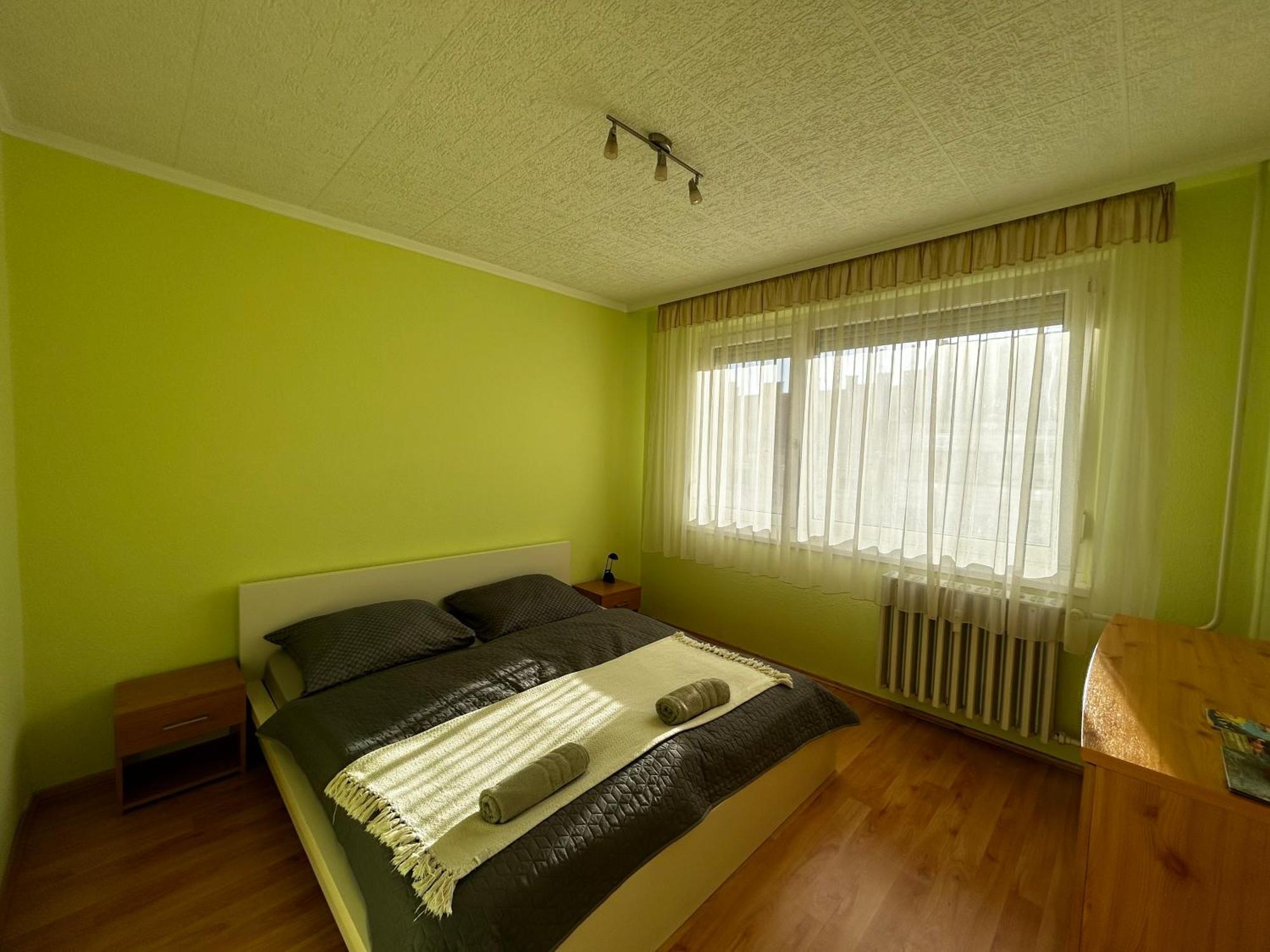 Backstage Apartment Gyor Bagian luar foto